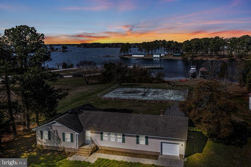 2082 Fleeton Rd, Reedville, VA, 22539-4201 | Card Image