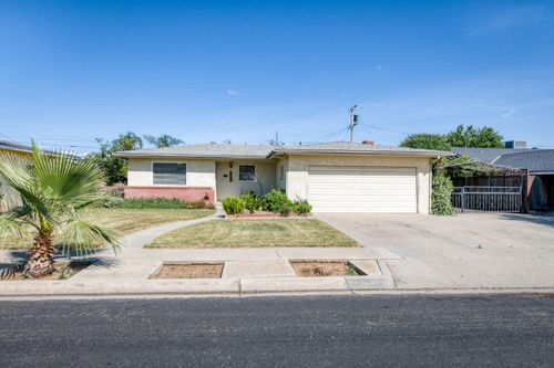 636 N Newton Dr, Dinuba, CA, 93618-3317 | Card Image