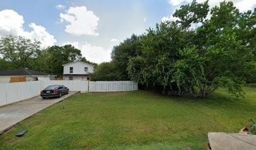4910 Rue St, Houston, TX, 77033-4305 | Card Image