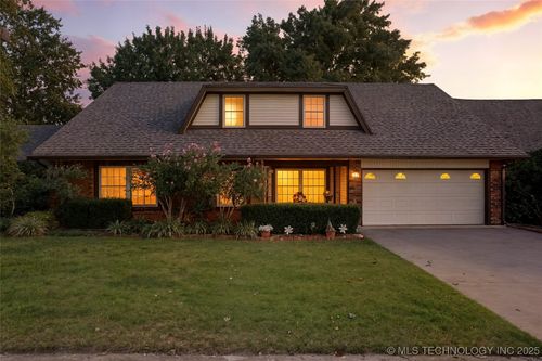 1808 S Fir Ave, Broken Arrow, OK, 74012-6325 | Card Image