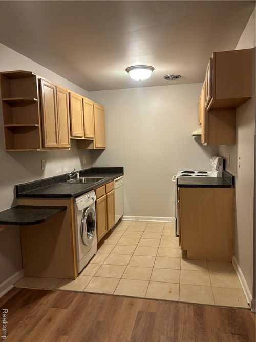 7412 Central St, Westland, MI, 48185-2554 | Card Image