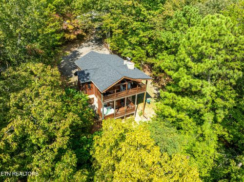 4062 Chamberlain Ln, Pigeon Forge, TN, 37862-8104 | Card Image