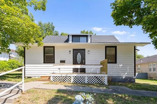 106 S Jeffreys St, Pleasant Hill, MO, 64080-1750 | Card Image