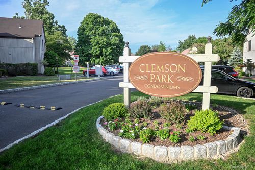 83-83 Sycamore Dr, Middletown, NY, 10940-5459 | Card Image
