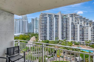 1103 - 770 Claughton Island Dr, Condo with 2 bedrooms, 2 bathrooms and null parking in Miami FL | Image 3