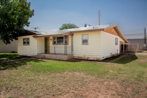 611 7th St, Wolfforth, TX, 79382-2860 | Card Image