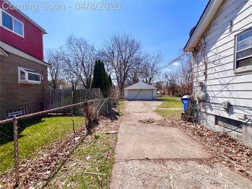 3168 Berkshire Ave, Warren, MI, 48091-2338 | Card Image