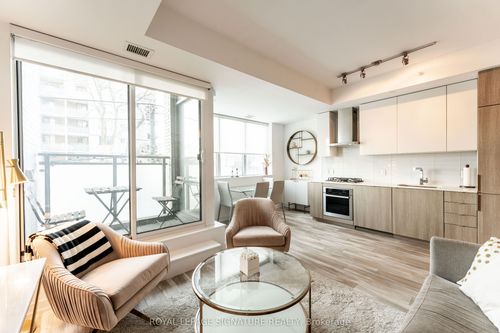 219-38 Howard Park Avenue, Toronto, ON, M6R0A7 | Card Image