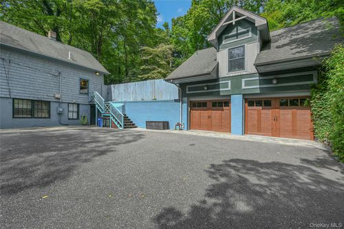 61 Youngs Hill Rd, Huntington, NY, 11743-2154 | Card Image