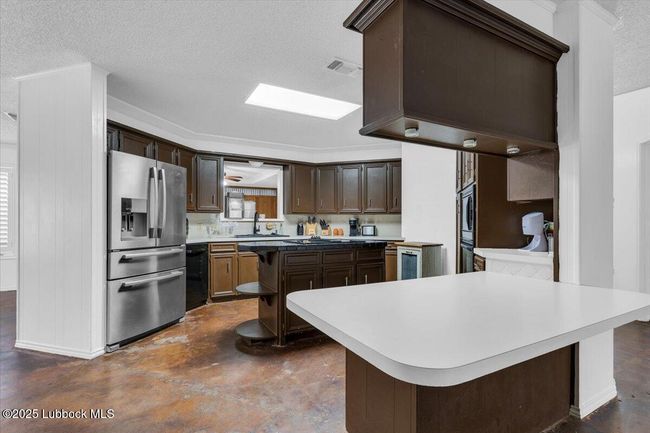 2022 Buffalo Dr, House other with 3 bedrooms, 2 bathrooms and null parking in Levelland TX | Image 9