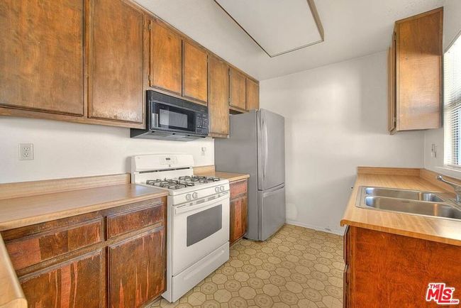 UNIT-4 - 5815 Bowcroft St, Condo with 1 bedrooms, 1 bathrooms and 1 parking in Los Angeles CA | Image 21