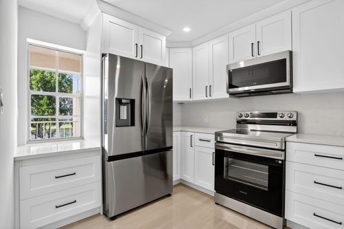 305-2651 S Palm Aire Dr, Pompano Beach, FL, 33069-4270 | Card Image