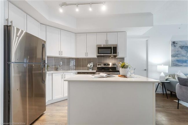 807 - 550 N Service Rd, House attached with 2 bedrooms, 2 bathrooms and 1 parking in Grimsby ON | Image 12
