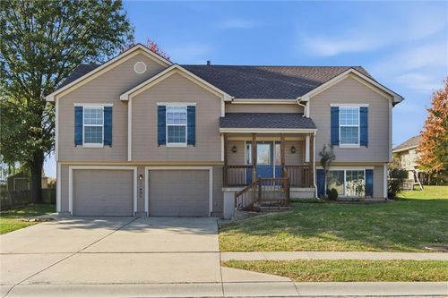 21406 Red Oak Ln, Peculiar, MO, 64078-8310 | Card Image