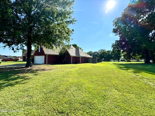 7727 Cassidy Dr, Walls, MS, 38680-8995 | Card Image