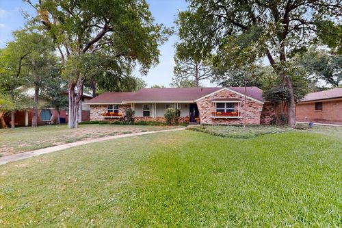 1802 Westminster Dr, Grand Prairie, TX, 75050-6333 | Card Image
