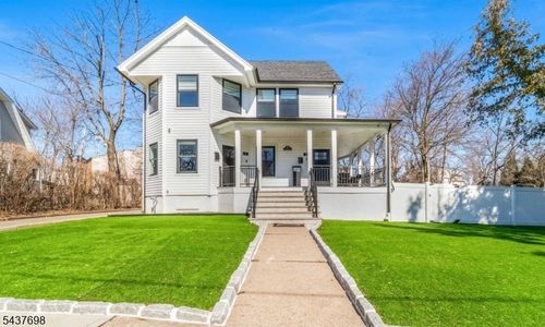 21 Valley Ave, Westwood, NJ, 07675-2218 | Card Image