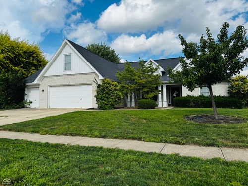 1071 Bennington Ct, Greenwood, IN, 46143-7547 | Card Image