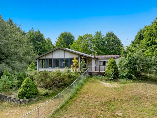 7788 Love Rd, Benzonia, MI, 49616-9751 | Card Image