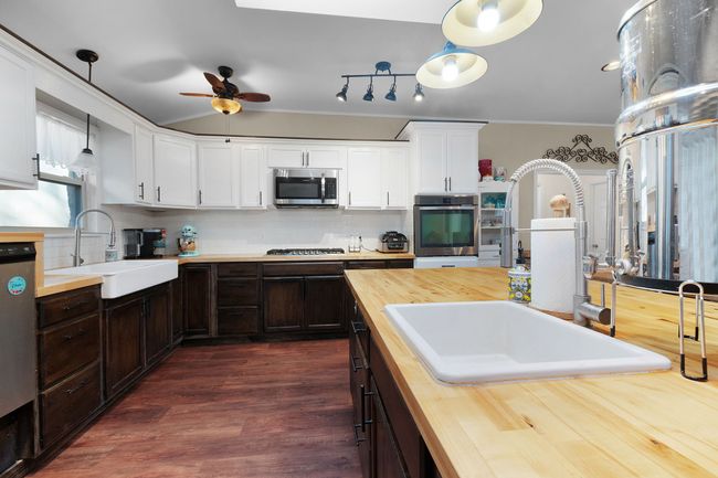 801 E Avenue C, House other with 4 bedrooms, 3 bathrooms and null parking in Lampasas TX | Image 12