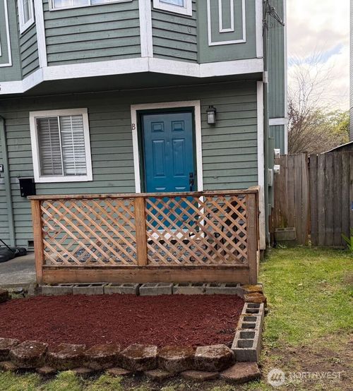 b-1915 E Spruce St, Seattle, WA, 98122-5830 | Card Image