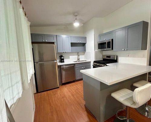 apt-10-1080 98th St, Bay Harbor Islands, FL, 33154-1733 | Card Image