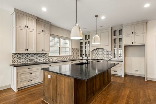 1037 Nw A St, Bentonville, AR, 72712-4746 | Card Image