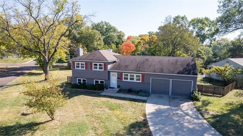 10201 Dearborn Dr, Overland Park, KS, 66207-3006 | Card Image