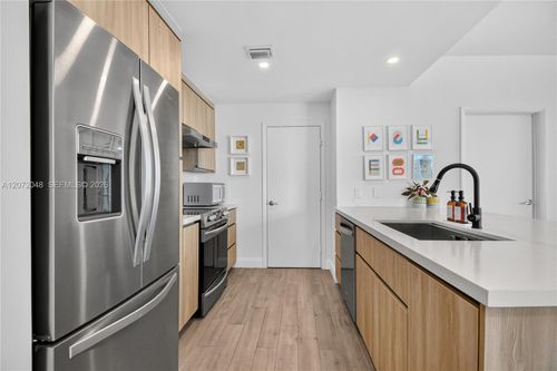2019-1900 N Bayshore Dr, Miami, FL, 33132-3001 | Card Image