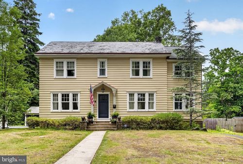 16 W Ferry Rd, Yardley, PA, 19067-7433 | Card Image