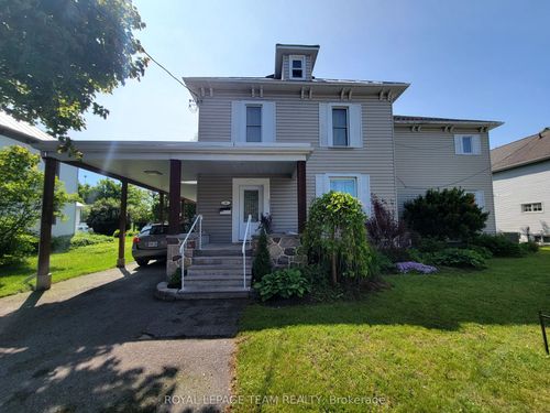 16 Peter St, North Glengarry, ON, K0C1H0 | Card Image
