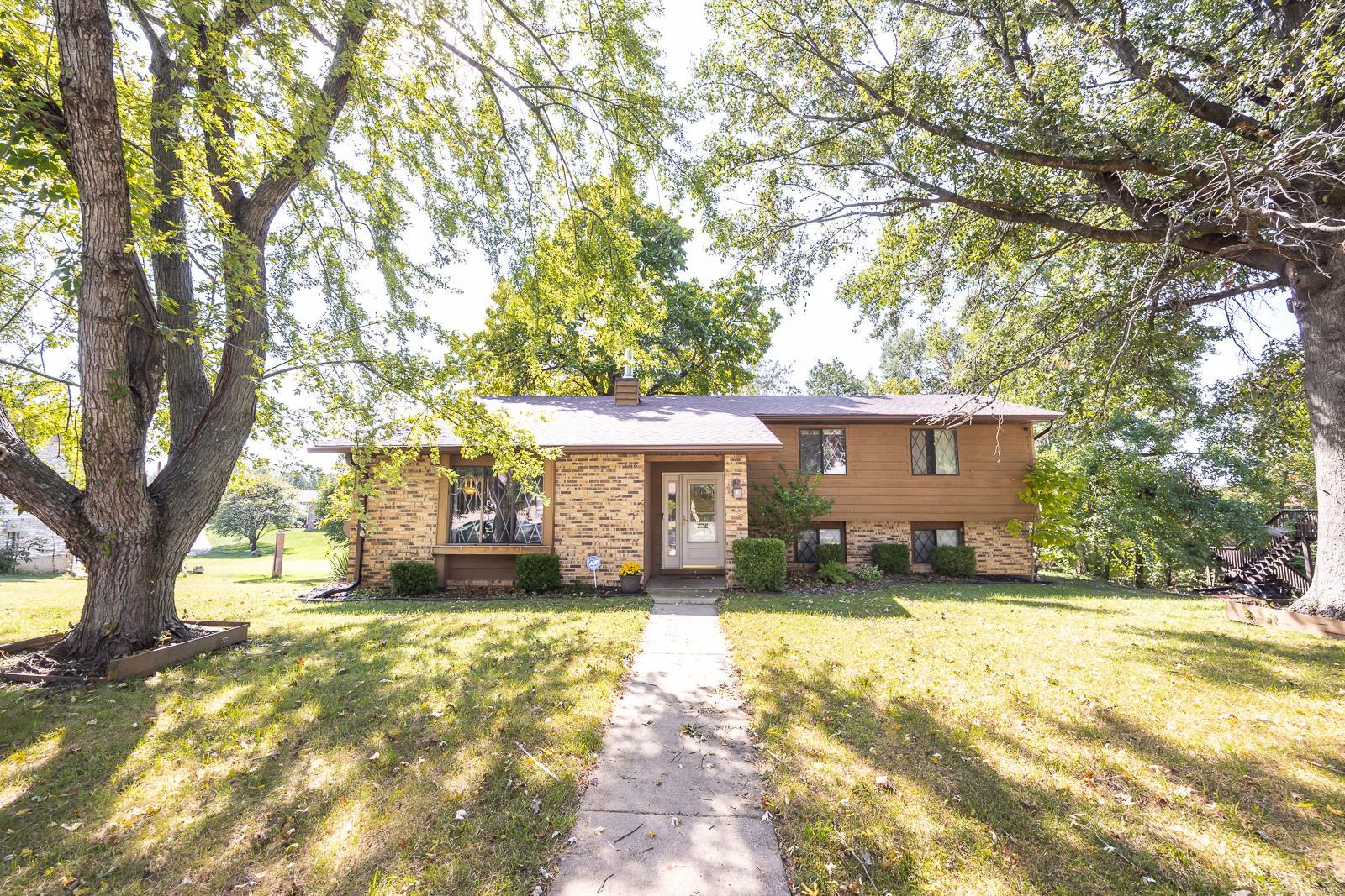 208 Hall Point, For Sale in Fairview Heights Zoocasa