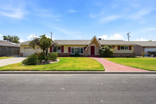 335 E Sycamore Dr, Hanford, CA, 93230-1439 | Card Image