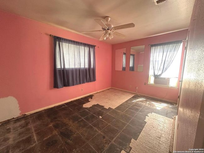 5230 Swann Ln, House other with 3 bedrooms, 1 bathrooms and null parking in Kirby TX | Image 8