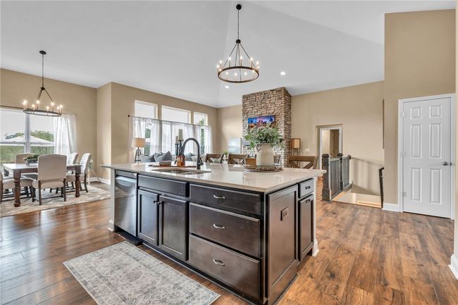 Modern open floor plan!! | Image 11