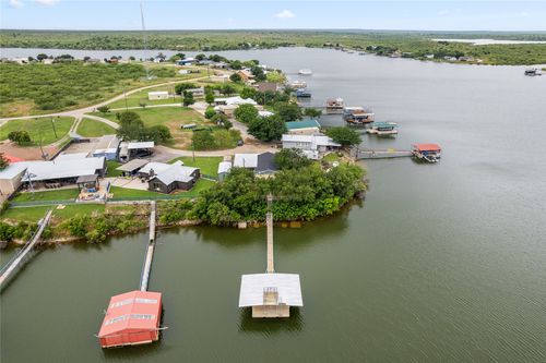 326 Moonshine Cir, Seymour, TX, 76380-7012 | Card Image