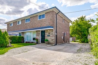 28 Navenby Cres, House attached with 3 bedrooms, 2 bathrooms and 4 parking in North York ON | Image 1