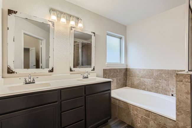Primary Bathroom | Image 23
