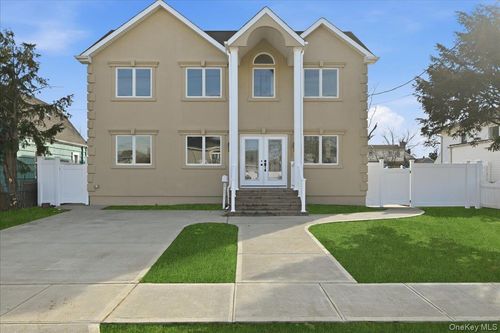 1050 Hastings St, Baldwin, NY, 11510-4741 | Card Image