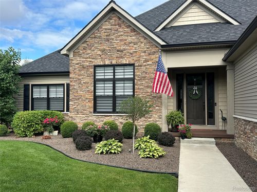 16413 Carrie Ln, Fenton, MI, 48430-8002 | Card Image