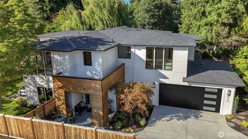 912 18th Ave W, Kirkland, WA, 98033-4816 | Card Image