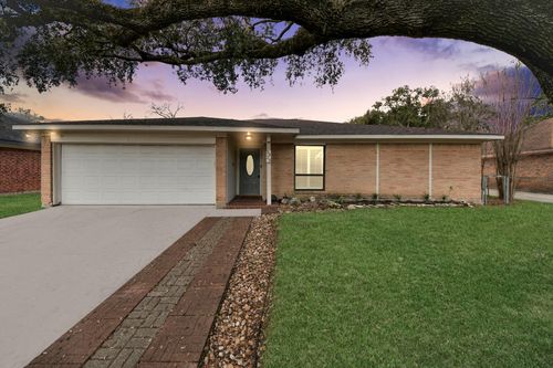 5838 Silver Forest Dr, Houston, TX, 77092-2340 | Card Image