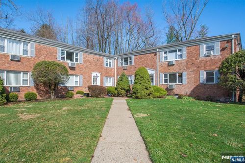 43 Conforti, West Orange, NJ, 07052 | Card Image