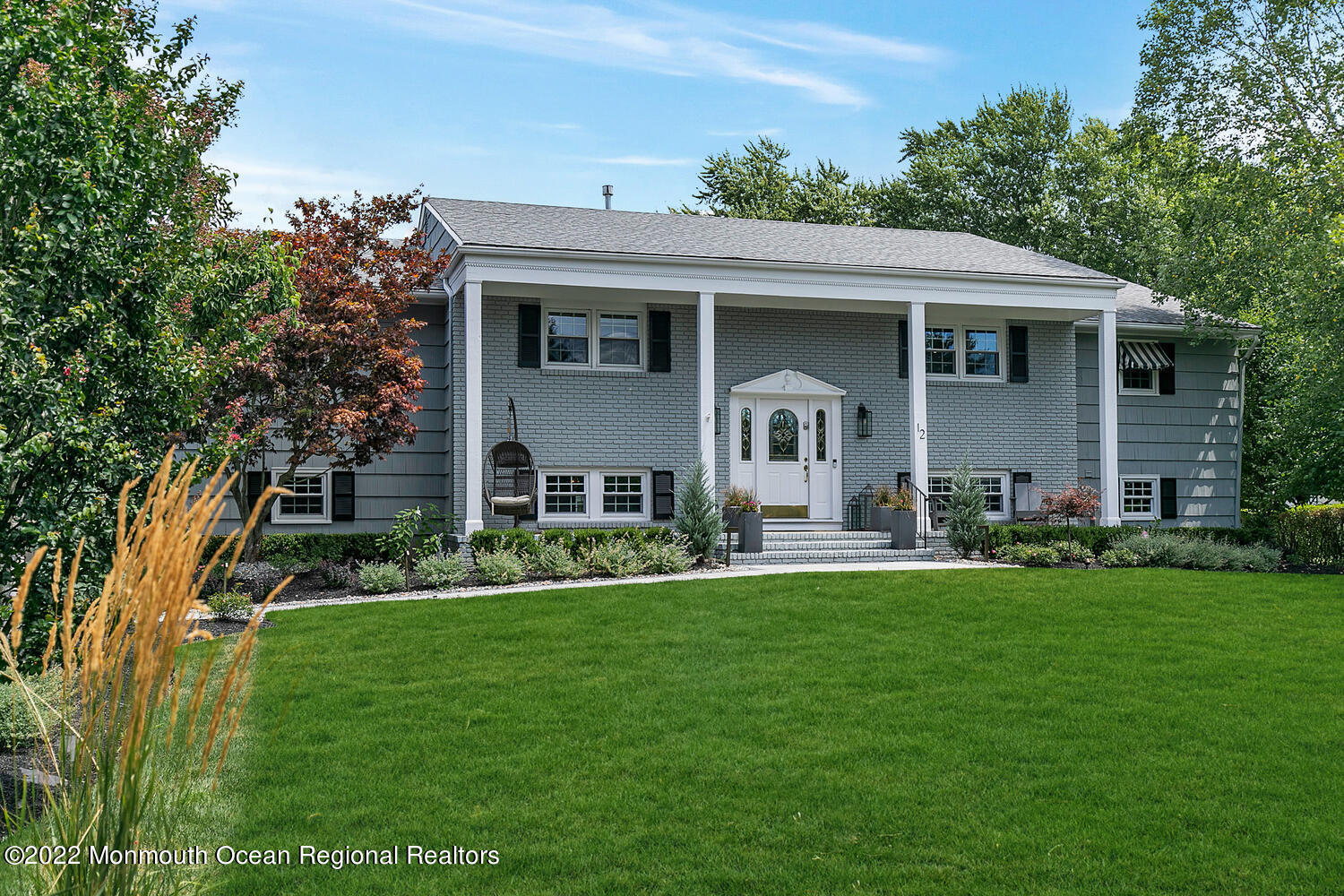 12 Laurie Lane, Sold in Little Silver Zoocasa