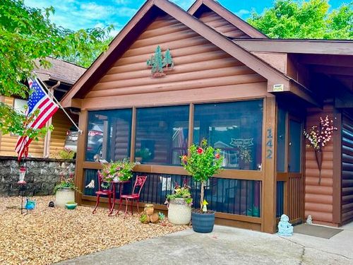 142 Natures Way, Hollister, MO, 65672-4973 | Card Image