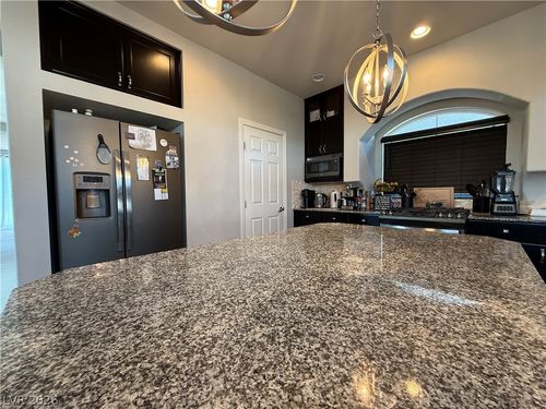 7068 Parrot Bay Way, Las Vegas, NV, 89118-4748 | Card Image