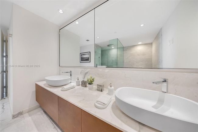 UNIT-305 - 10201 Collins Ave, Condo with 2 bedrooms, 3 bathrooms and null parking in Bal Harbour FL | Image 35