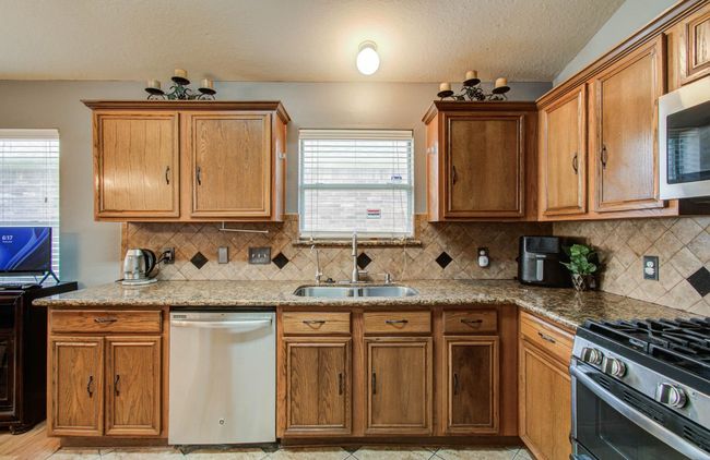 19943 Black Pearl Ct, House other with 3 bedrooms, 2 bathrooms and 2 parking in Houston TX | Image 19