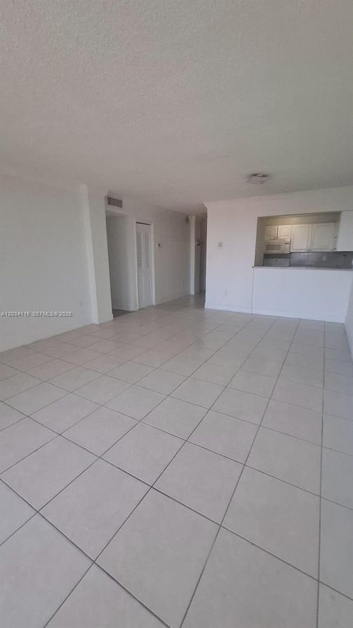 1522-6940 Nw 186th St, Hialeah, FL, 33015-3252 | Card Image