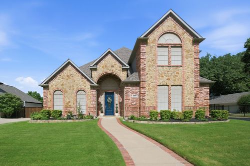 8221 Thornhill Dr, North Richland Hills, TX, 76182-8658 | Card Image